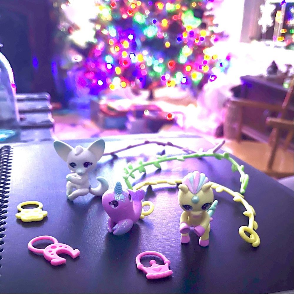 Set of 3 Fingerlings Minis Series including Ultra Rare glow in the dark - Jewel